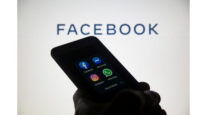 Facebook Apps on Smartphone