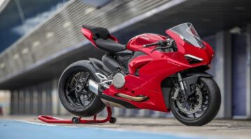Ducati turns up the heat with the all-new Panigale V2!