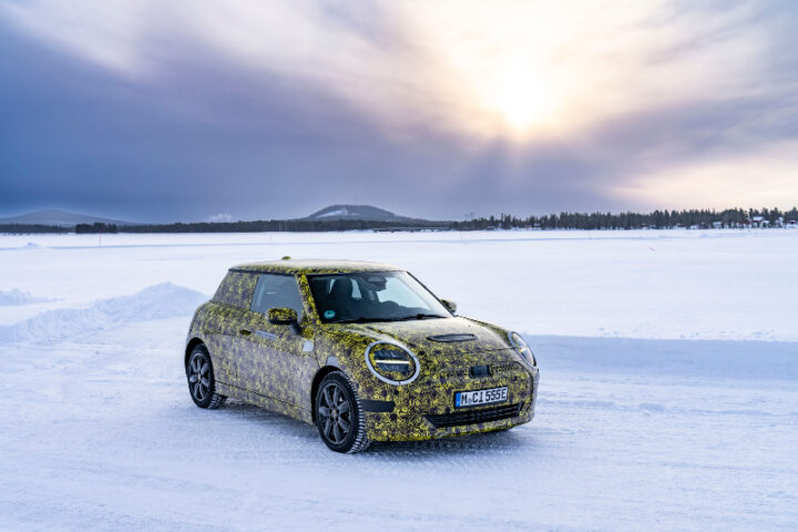 The new MINI 3-door on snow and ice.