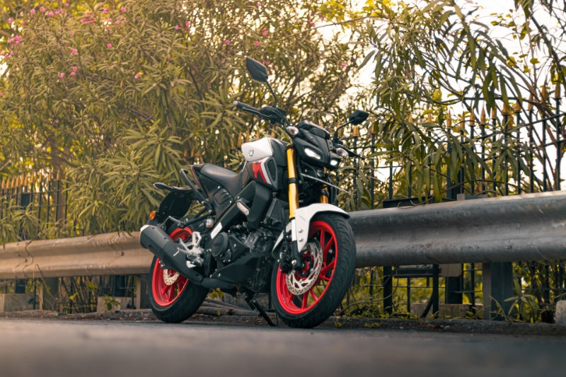 Yamaha MT-15 A Japanese Katana Slicing through Indian Bread.