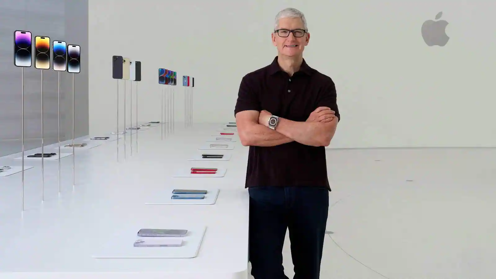 Apple CEO Tim Cook takes a 40 percent pay cut for 2023