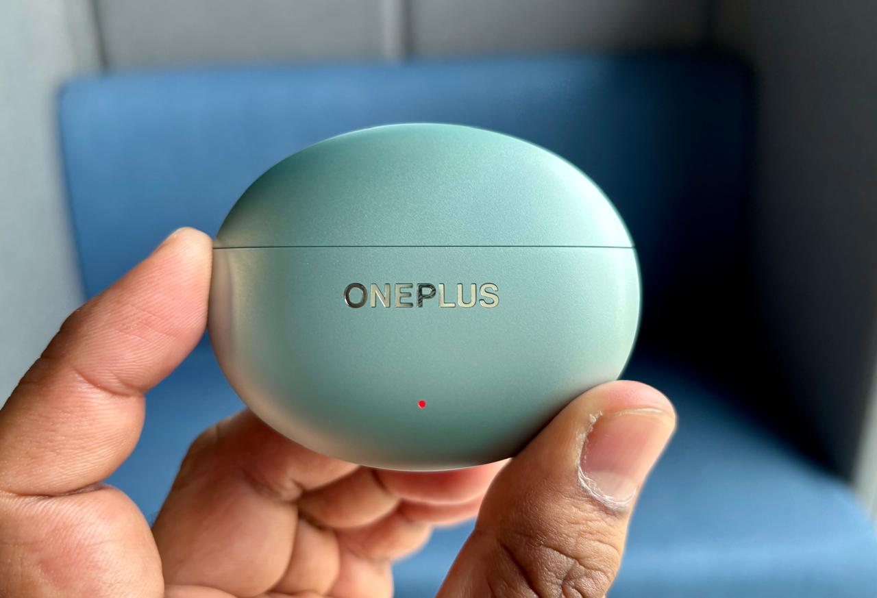 OnePlus Buds 4 case and battery stats shown on smartphone screen