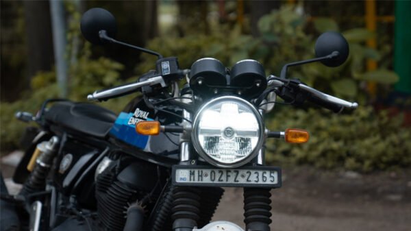Royal-Enfield-Continental-GT-650-Headlight