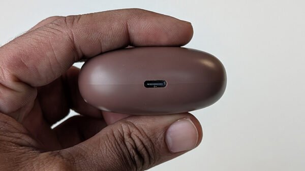 Philips-TAT1150BK-Charging-Port
