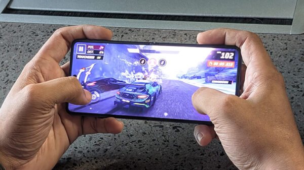 Samsung-Galaxy-Z-Flip7-Gaming
