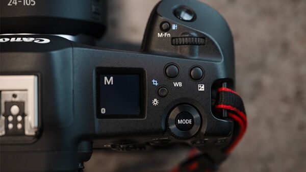 Canon-EOS-R1-Top