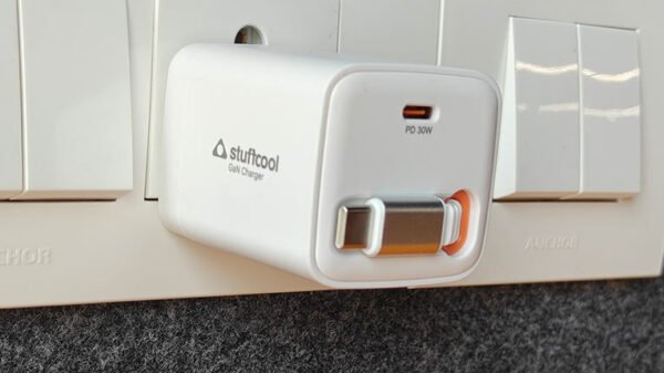 Stuffcool-Zen-GaN-Charger-Cable