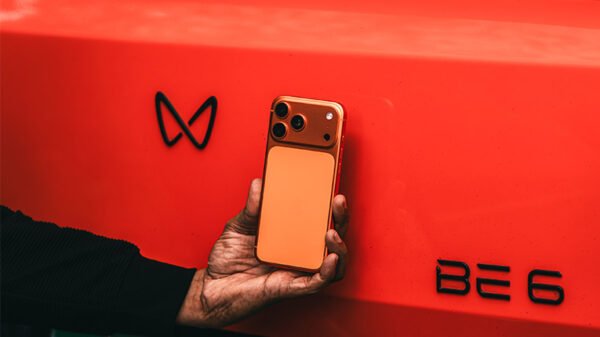 Car-vs-Tech-BE6-vs-iPhone-2