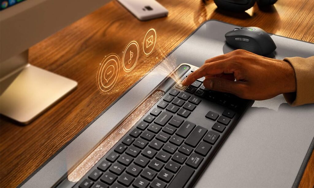 Logitech-Slim-Solar+