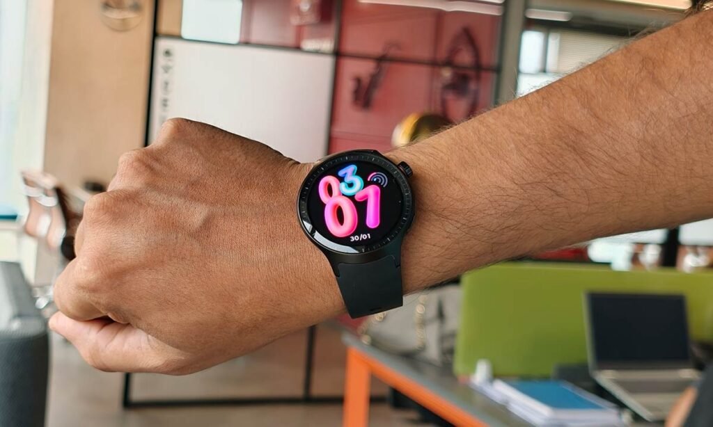 Moto Watch Review: Good Enough for Serious Fitness Tracking? Moto-Watch-01