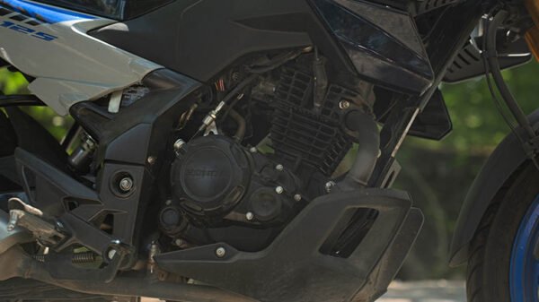 Honda-CB-125-Hornet-02