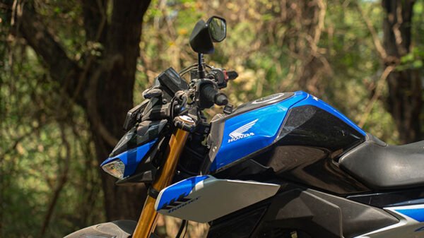 Honda-CB-125-Hornet-03