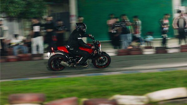 Royal-Enfield-Guerilla-450-01