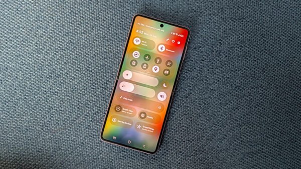 Samsung-GalaxyZ-Flip-8-08