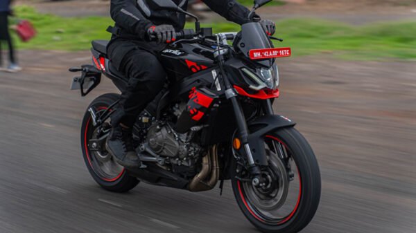 Aprilia-Tuono-457-SE-01