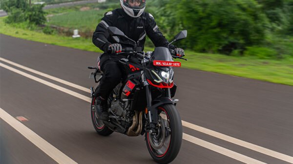 Aprilia-Tuono-457-SE-02