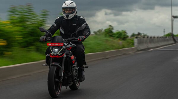 Aprilia-Tuono-457-SE-03