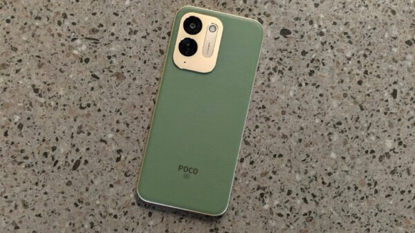 POCO-M8x-05