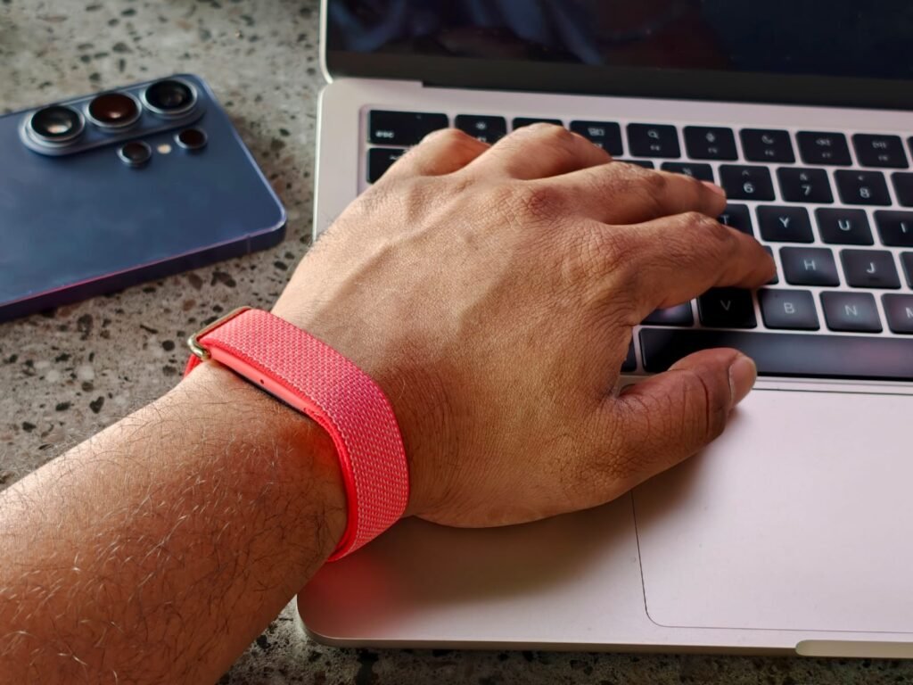 Google Fitbit Air Review: The Anti-Smartwatch